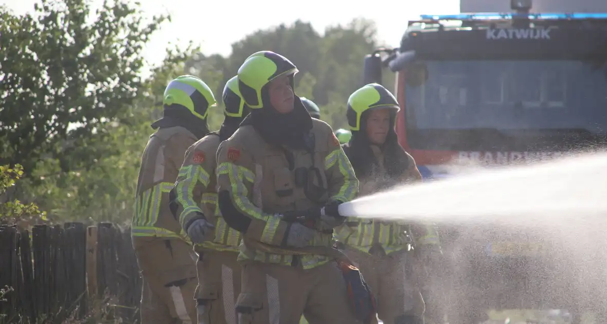 Brandweer bestrijdt flinke duinbrand - Foto 1
