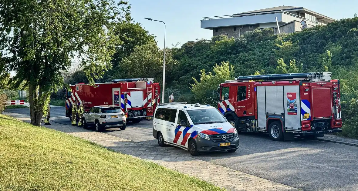 Brandweer bestrijdt flinke duinbrand - Foto 11
