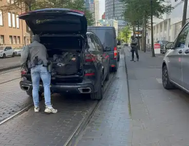 Man met verward gedrag roept om hulp bij gemeentehuis