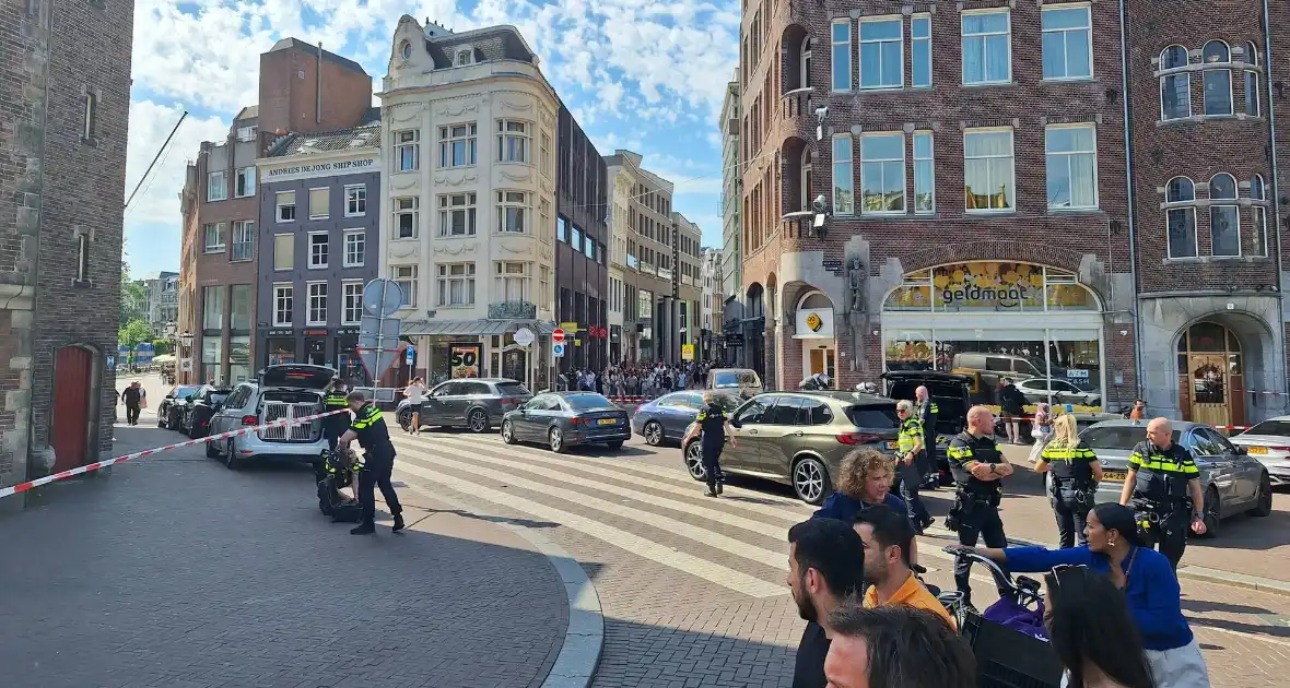 Arrestatieteam ingezet, politie sluit omgeving af