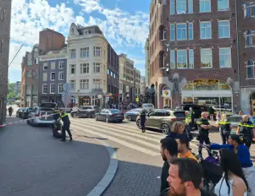 Arrestatieteam ingezet, politie sluit omgeving af