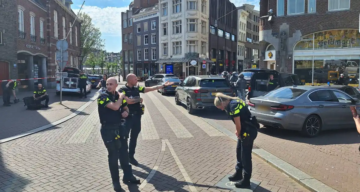 Arrestatieteam ingezet, politie sluit omgeving af - Foto 1