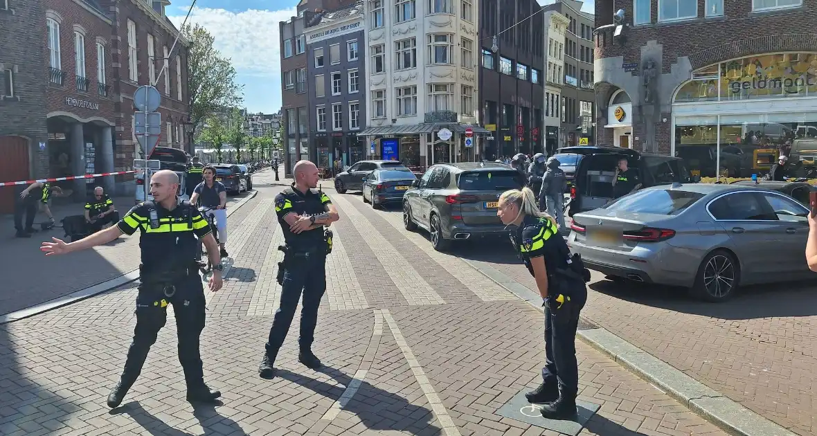 Arrestatieteam ingezet, politie sluit omgeving af - Foto 2