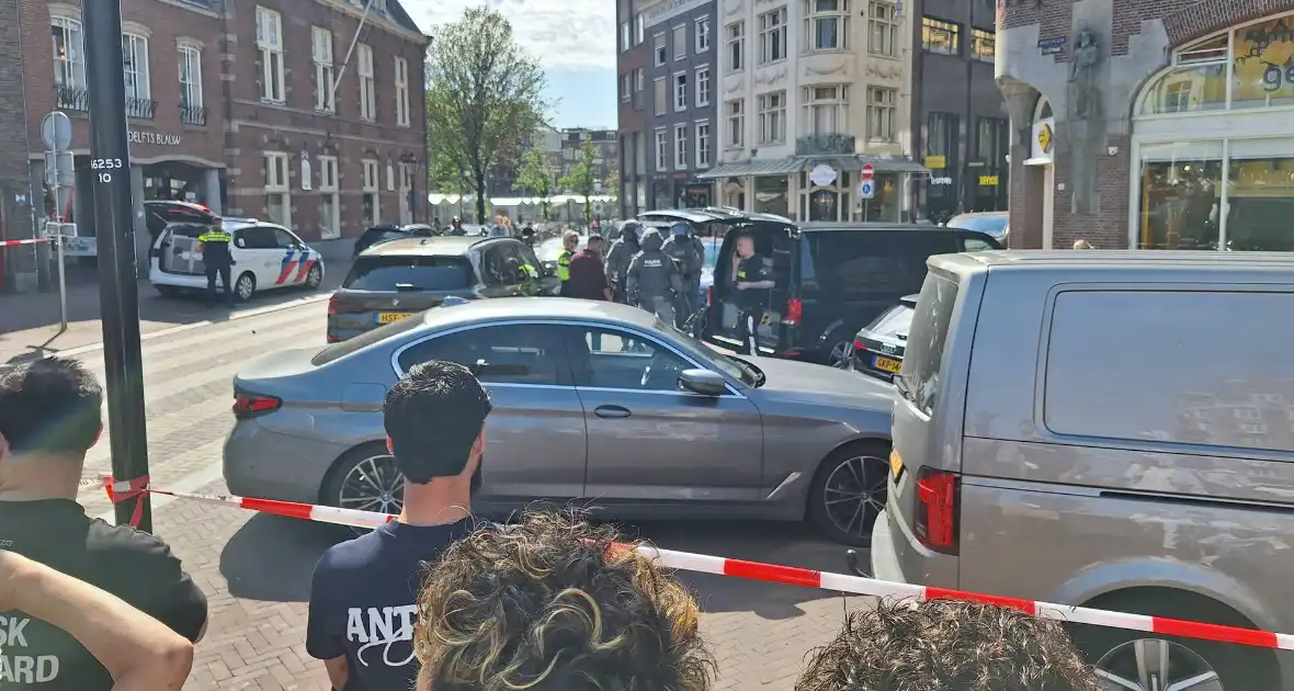Arrestatieteam ingezet, politie sluit omgeving af - Foto 3