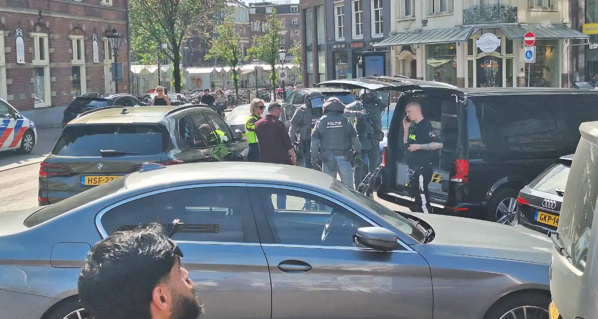 Arrestatieteam ingezet, politie sluit omgeving af - Foto 5