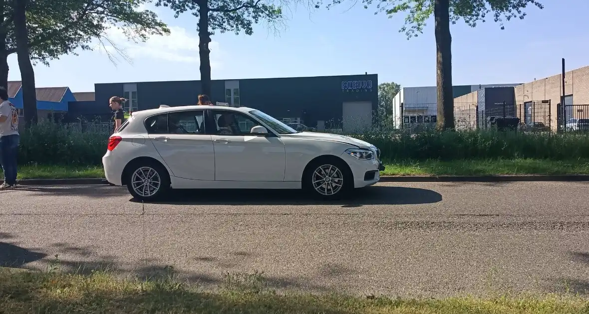 Kind op fatbike aangereden door auto - Foto 1