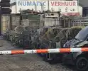 Tientallen voertuigen verloren door brand