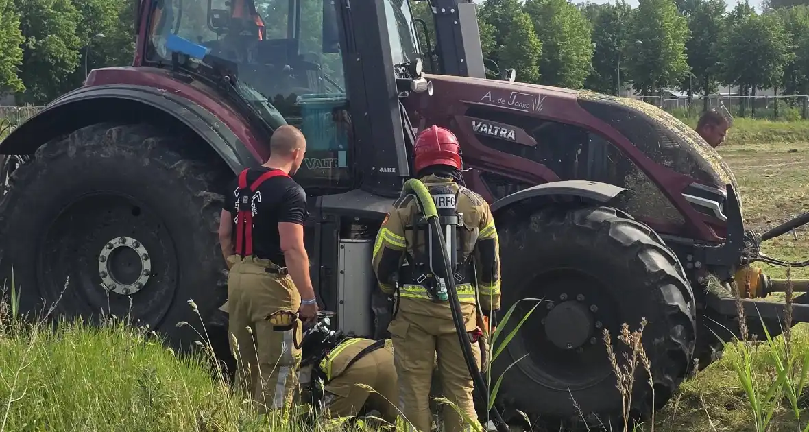 Brand in landbouwvoertuig zonder gewonden - Foto 1