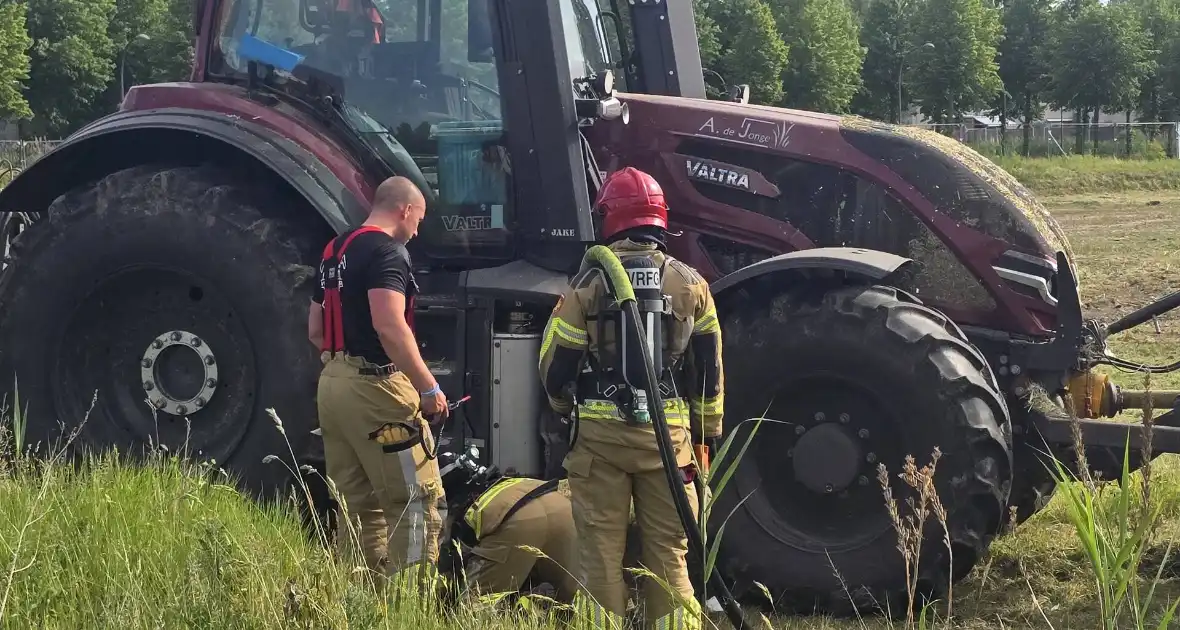 Brand in landbouwvoertuig zonder gewonden - Foto 2