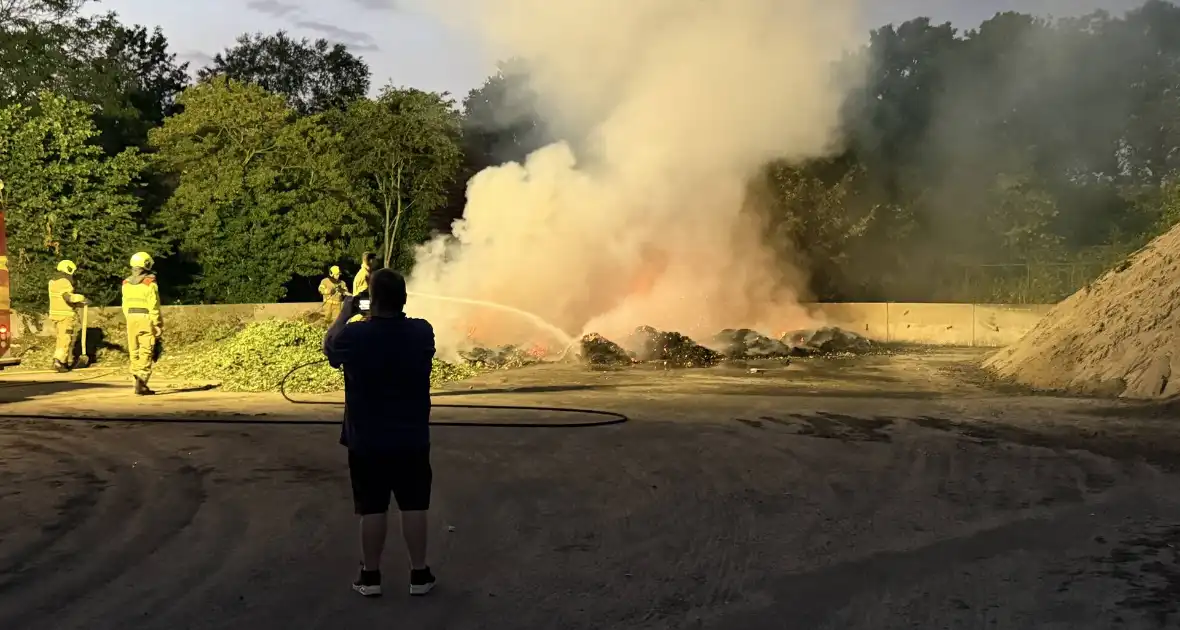 Buitenbrand in snoeiafval in Schijndel