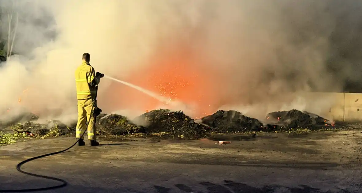 Buitenbrand in snoeiafval in Schijndel - Foto 1