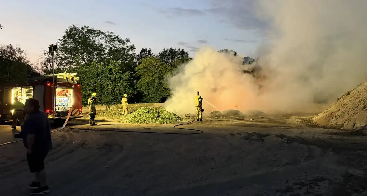 Buitenbrand in snoeiafval in Schijndel - Foto 2