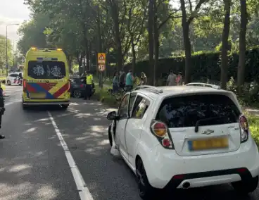 Ongeval tussen twee auto's leidt tot afsluiting van weg