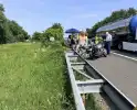 Kettingbotsing op snelweg leidt tot gewonde motorrijder