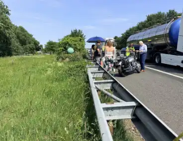 Kettingbotsing op snelweg leidt tot gewonde motorrijder