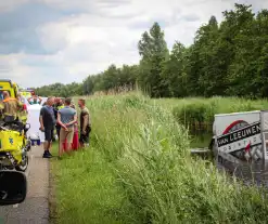 Bestelbusje komt te water, bestuurder gereanimeerd