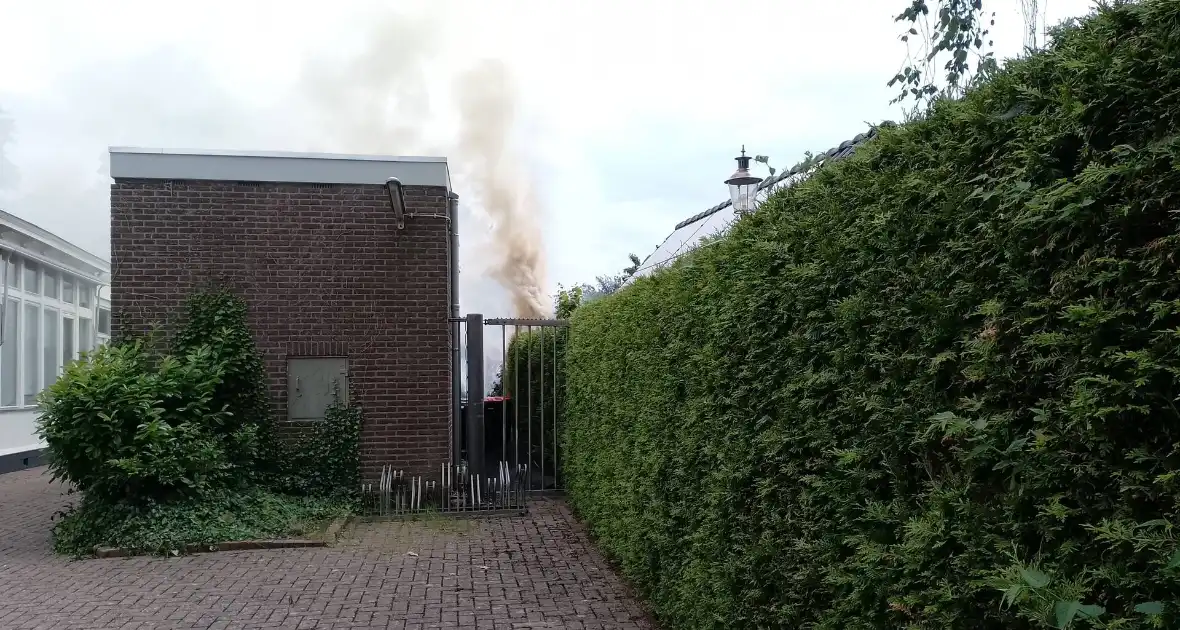 Brand in coniferen Haag veroorzaak flinke rookontwikkeling - Foto 4
