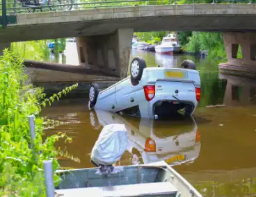 Auto te water in Oostzaan