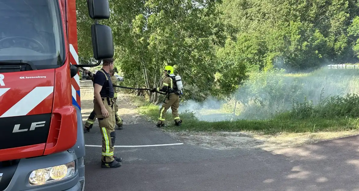 Brandweerinzet na brand in berm - Foto 2