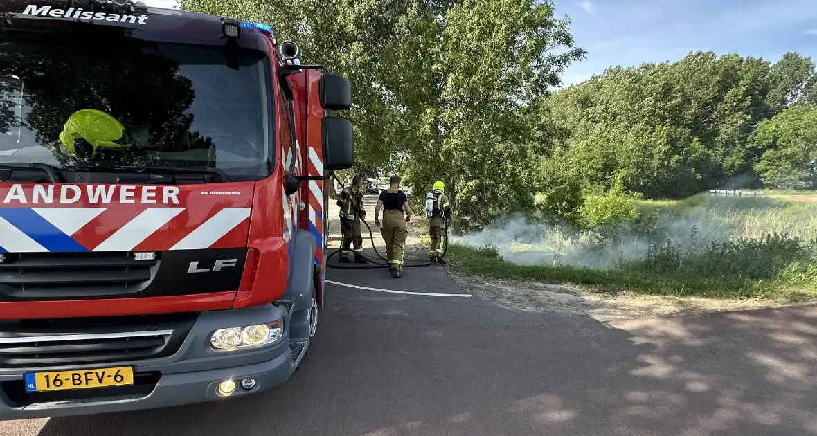 Brandweerinzet na brand in berm - Foto 3
