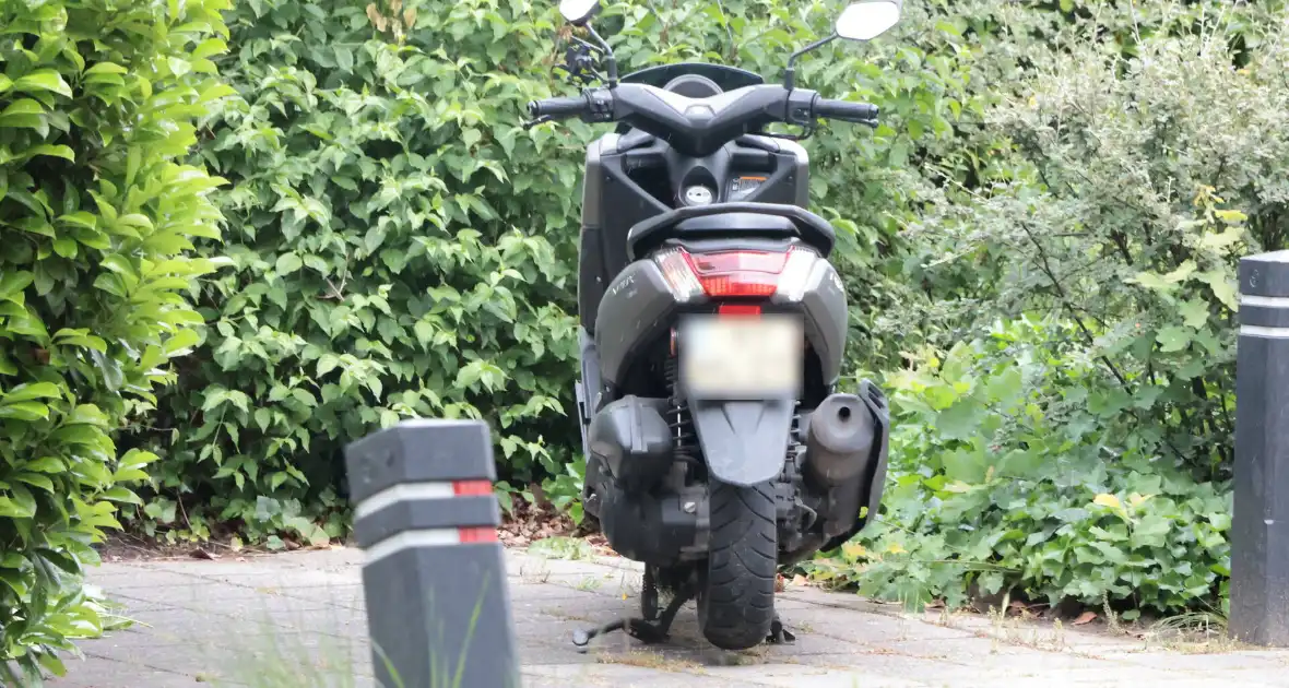 Ongeval met motorscooter en auto leidt tot doorrijden - Foto 6