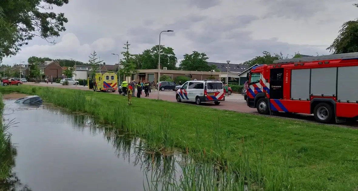 Geen gewonden bij voertuig te water