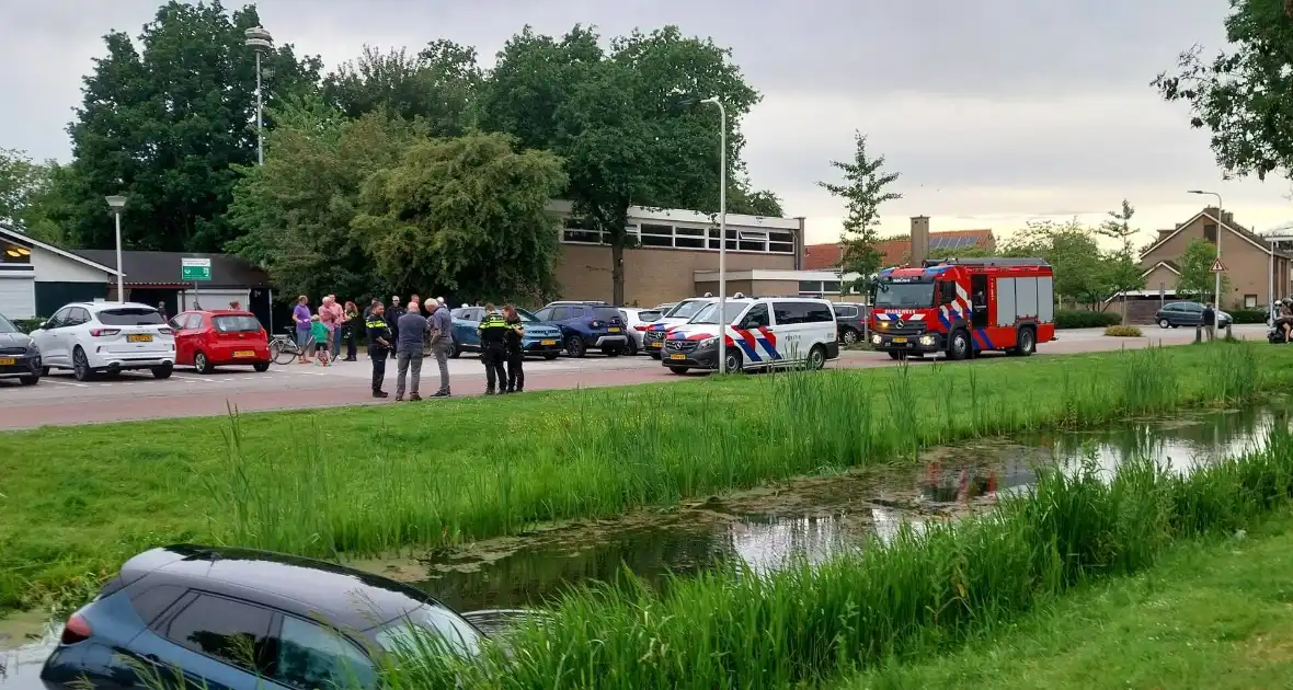 Geen gewonden bij voertuig te water - Foto 2