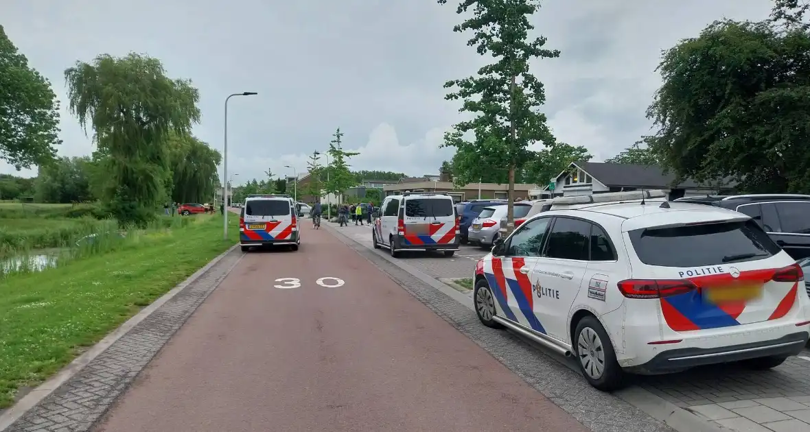 Geen gewonden bij voertuig te water - Foto 7