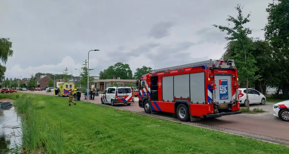 Geen gewonden bij voertuig te water - Foto 8