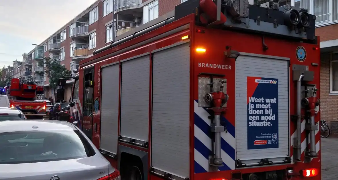 Gebouwbrand veroorzaakt sterke rooklucht - Foto 2