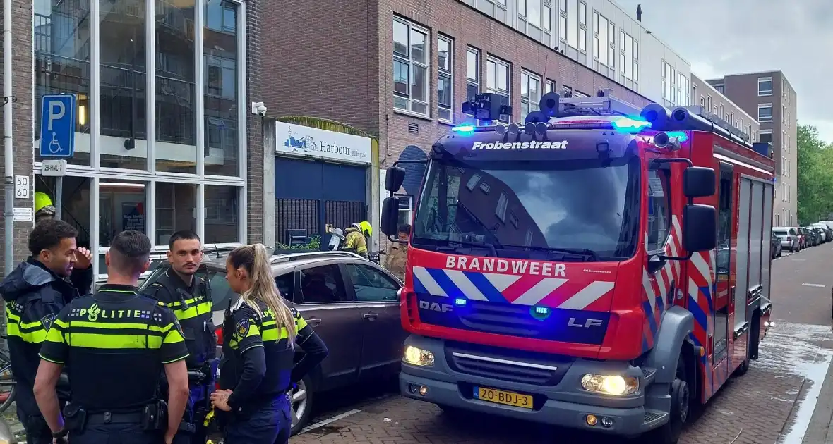 Gebouwbrand veroorzaakt sterke rooklucht - Foto 5