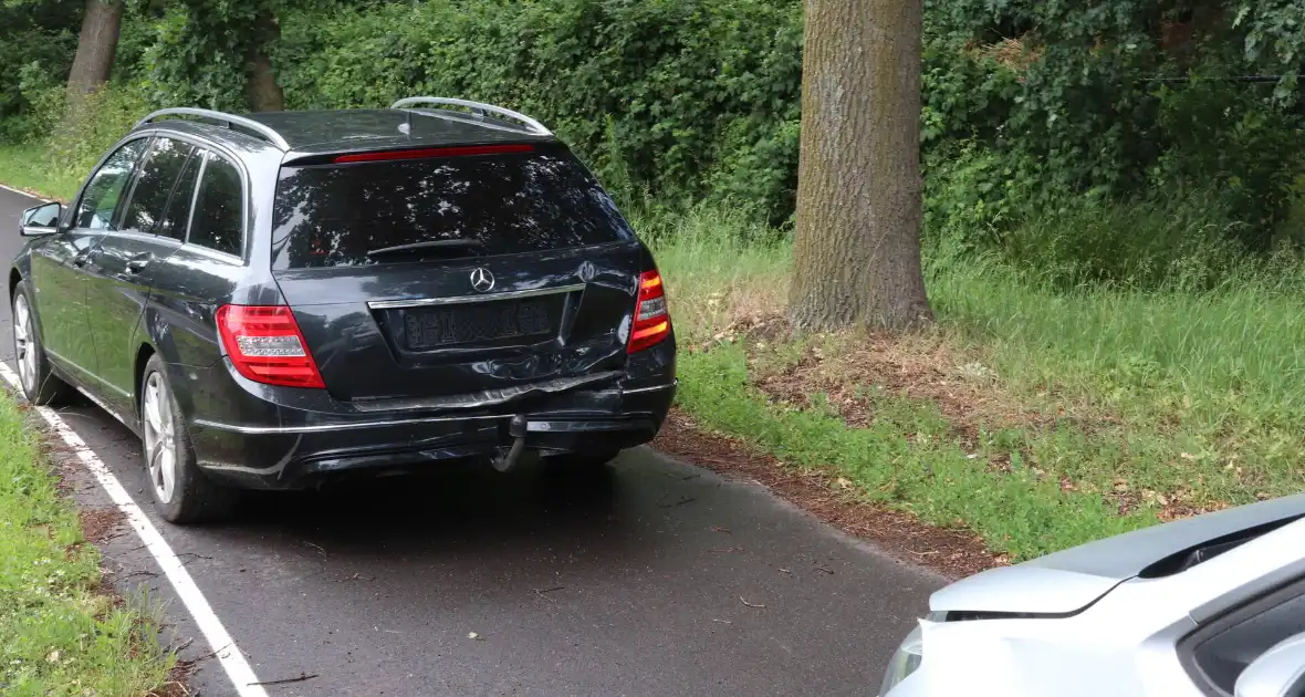 Meerdere inzittenden gecontroleerd na aanrijding - Foto 1
