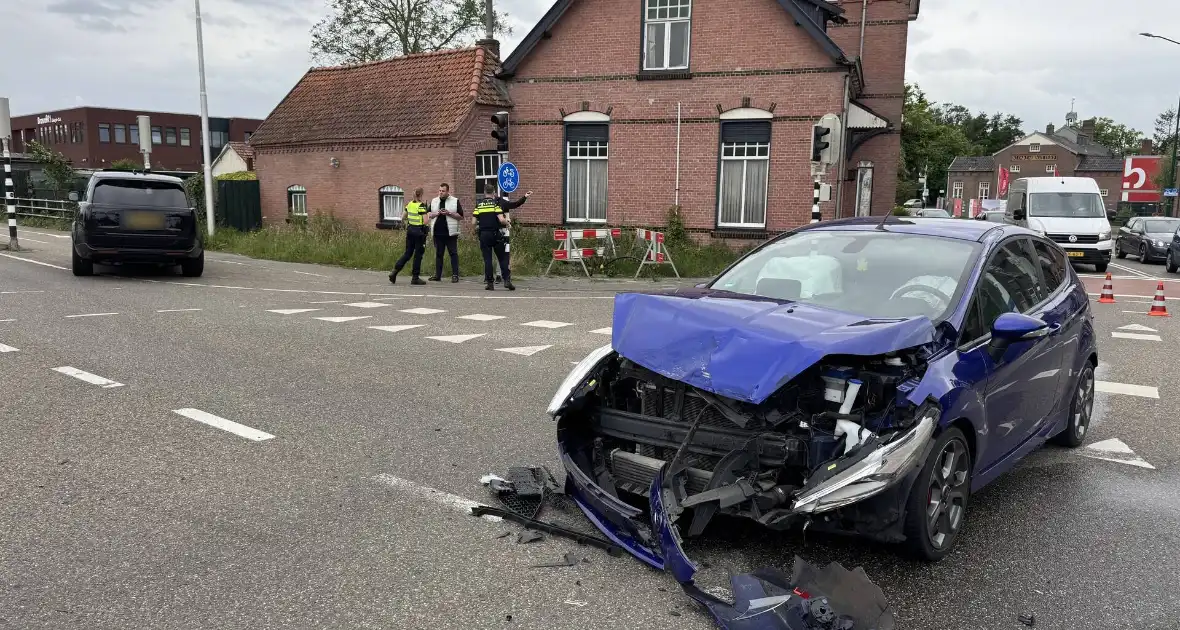 Botsing tussen twee auto's in Aarle-Rixtel