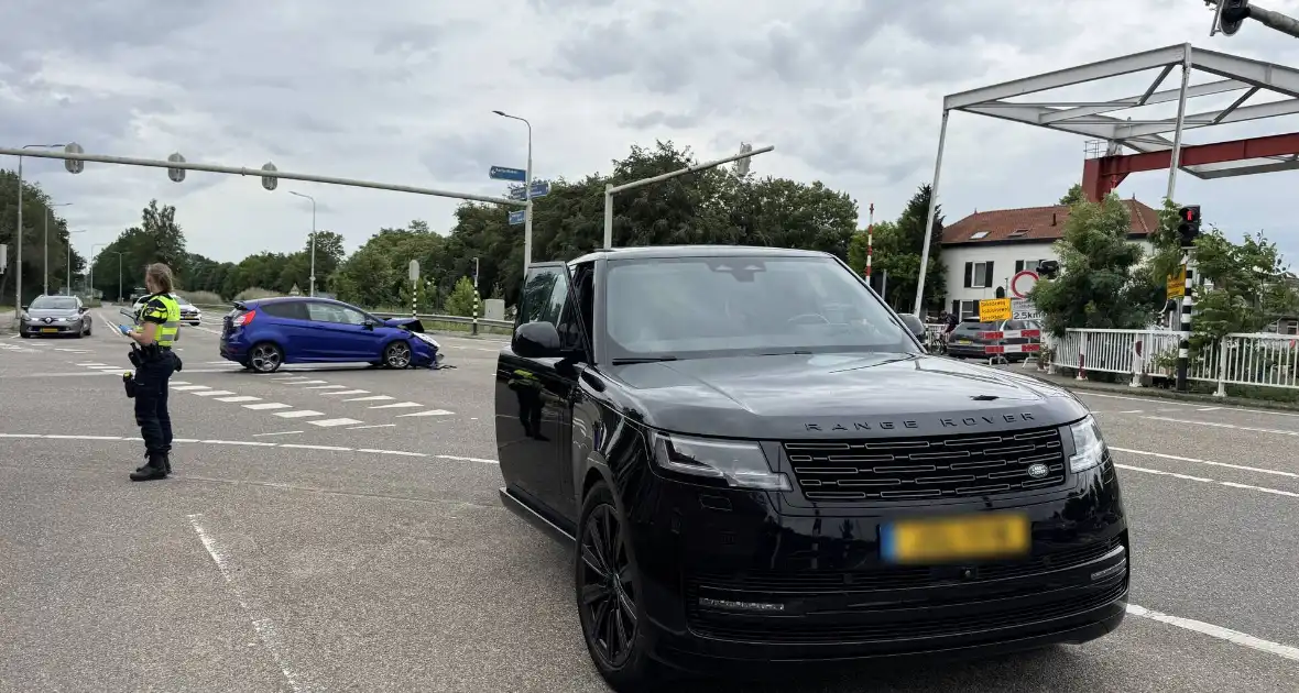 Botsing tussen twee auto's in Aarle-Rixtel - Foto 3
