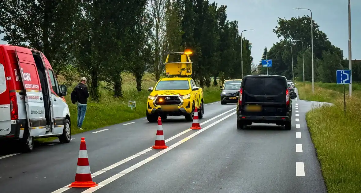 Ongeval met meerdere voertuigen op drukke weg