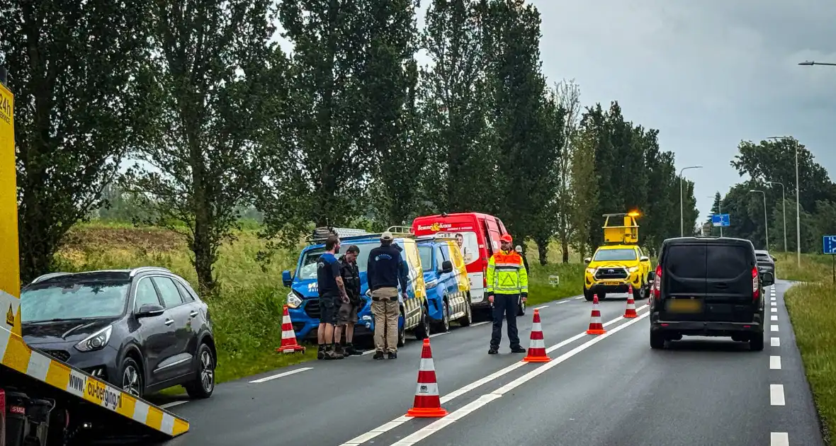 Ongeval met meerdere voertuigen op drukke weg - Foto 1