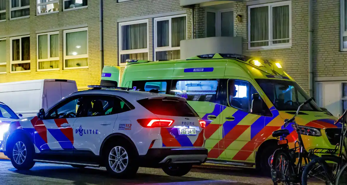 Lichtgewonde bij steekincident in woonwijk - Foto 1
