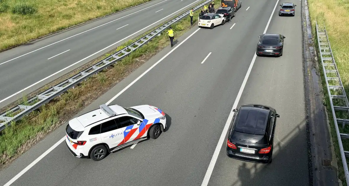 Ongeval met drie auto's op snelweg - Foto 3