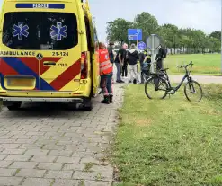 Scooter botst op fietser op fietspad
