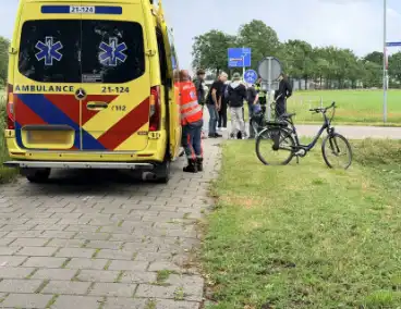 Scooter botst op fietser op fietspad