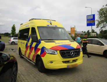Kop-staartbotsing met lichtgewonde vrouw