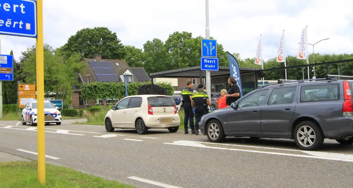Kop-staartbotsing met lichtgewonde vrouw - Foto 12