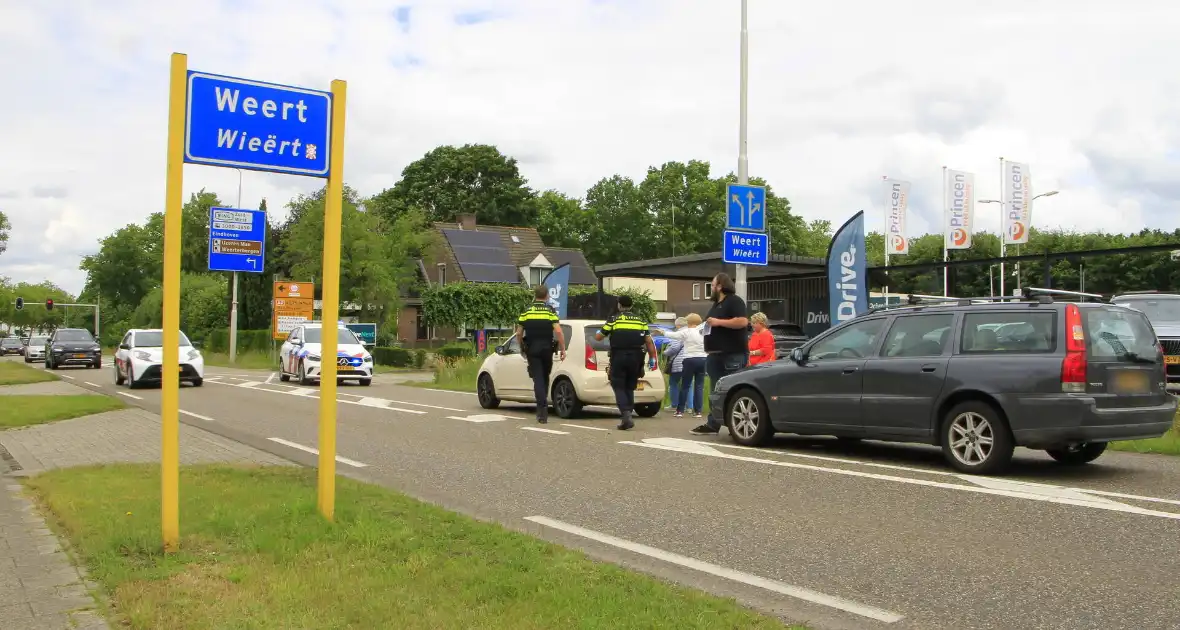 Kop-staartbotsing met lichtgewonde vrouw - Foto 4