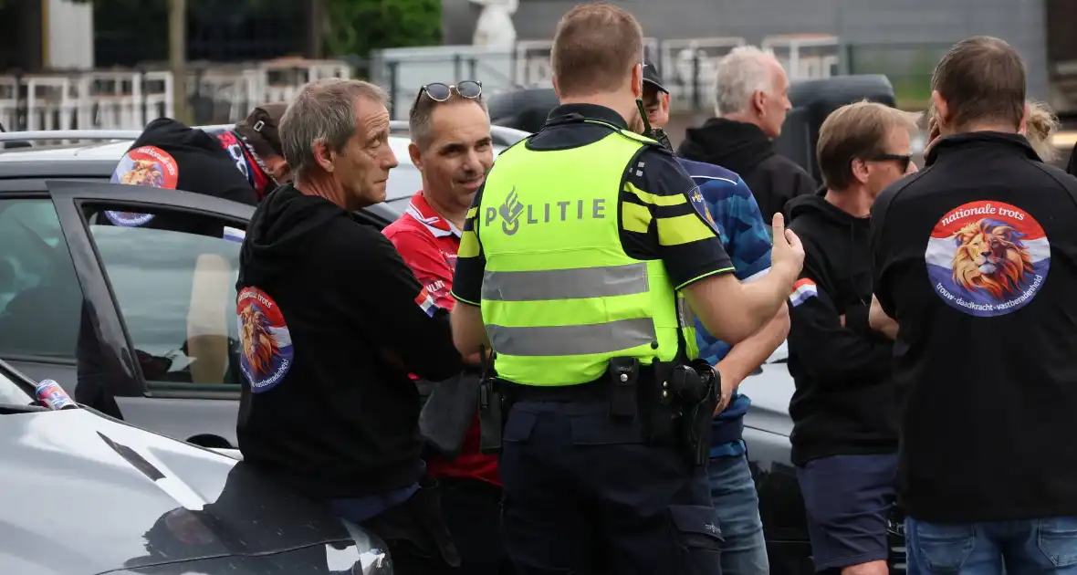 Demonstratie trekt veel aandacht - Foto 12