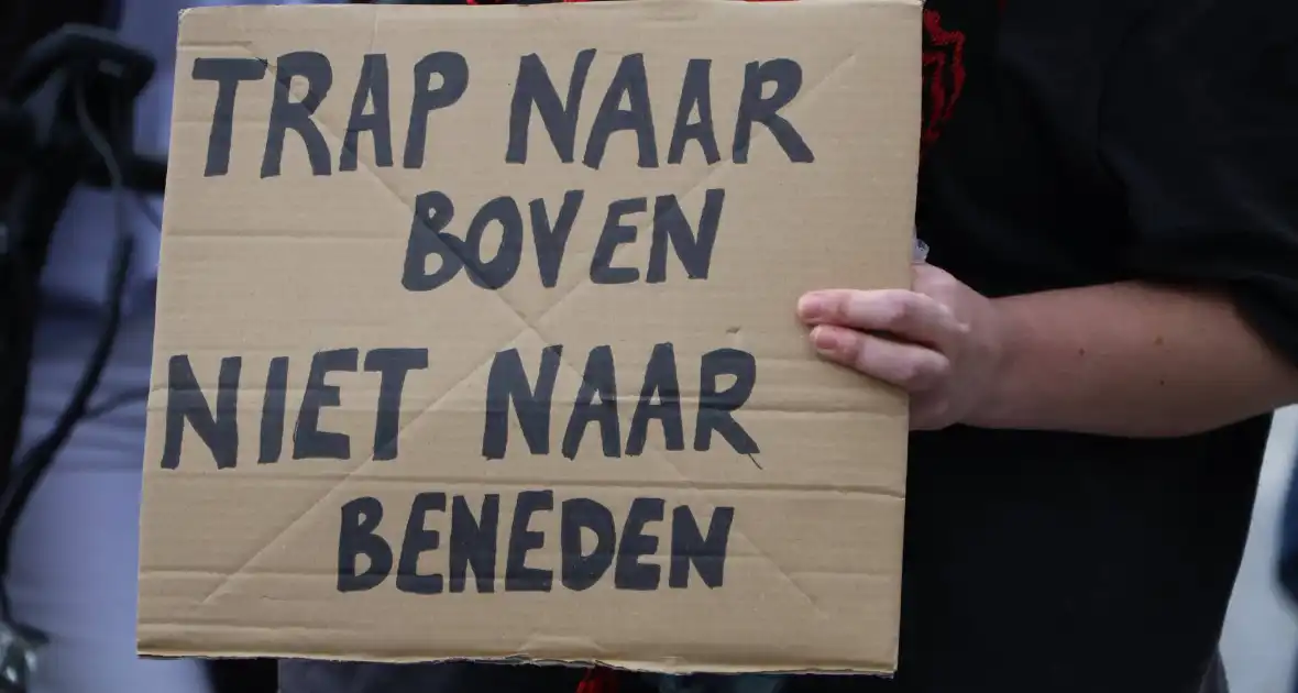 Demonstratie trekt veel aandacht - Foto 15
