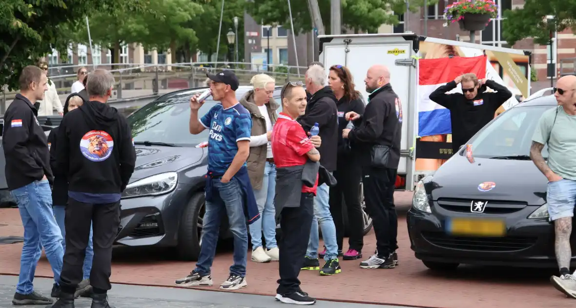 Demonstratie trekt veel aandacht - Foto 16