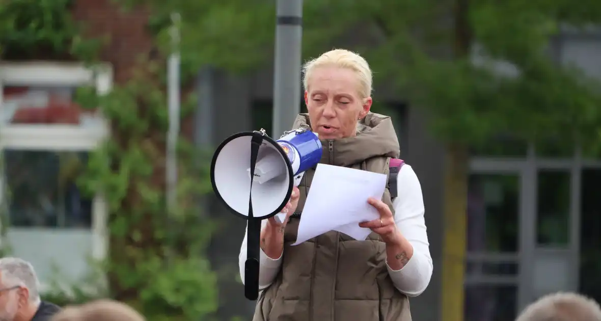 Demonstratie trekt veel aandacht - Foto 17