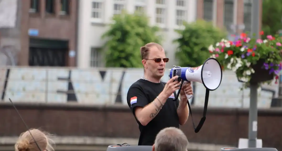 Demonstratie trekt veel aandacht - Foto 4