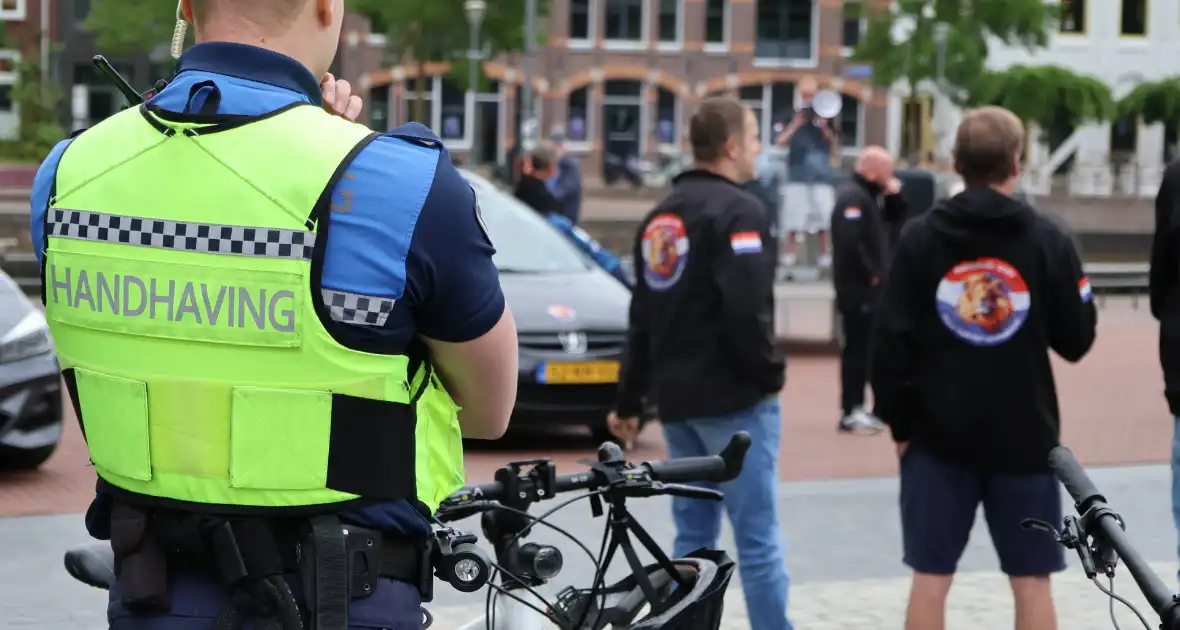 Demonstratie trekt veel aandacht - Foto 6