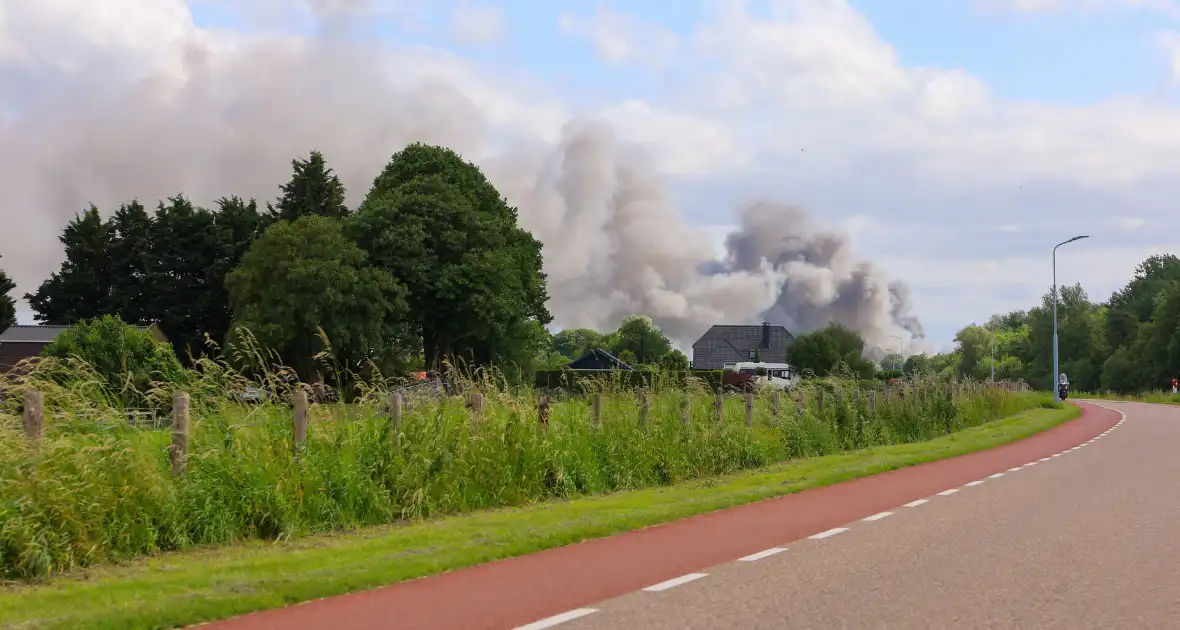 Grote rookontwikkeling en mogelijke explosie bij brand - Foto 1